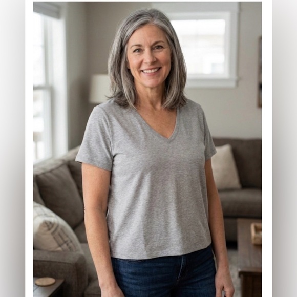 Athleta Gray V-Neck Short Sleeve Tee – Size M – New Without Tags - Picture 2 of 5